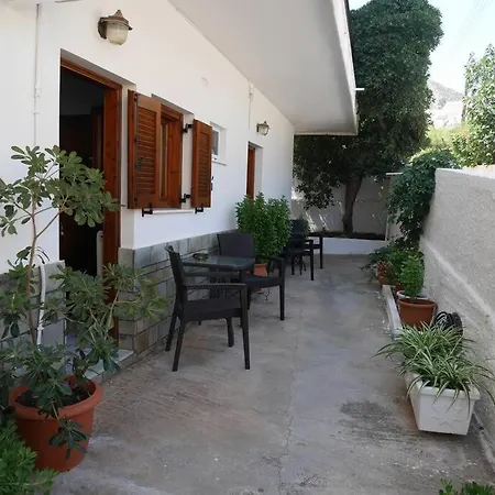 Appartement Chrysoula's Convenient Triple With Yard