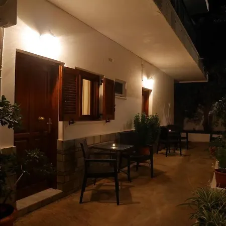 Apartament Chrysoula's Convenient Triple With Yard *