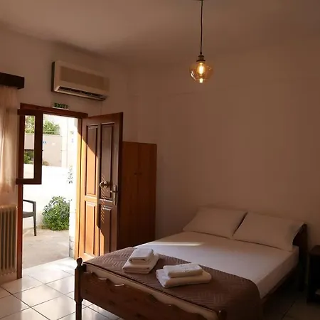 Chrysoula's Convenient Triple With Yard * Monemvasía