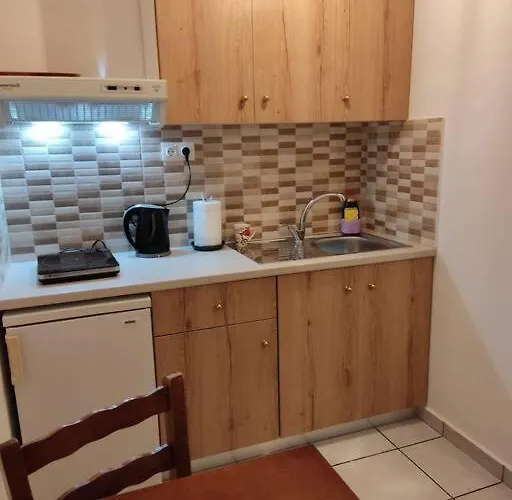 Chrysoula's Convenient Triple With Yard 모넴바시아