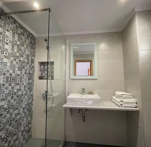 Chrysoula's Convenient Triple With Yard Daire *