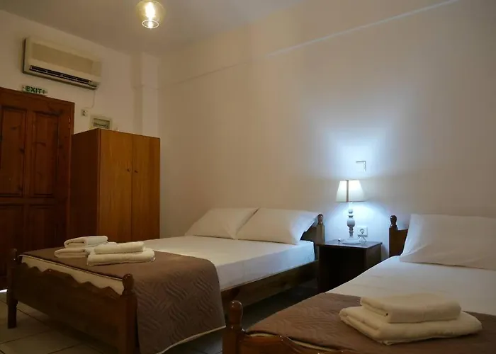 Chrysoula's Convenient Triple With Yard 모넴바시아