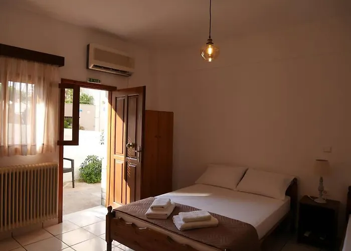 Chrysoula's Convenient Triple With Yard * 모넴바시아